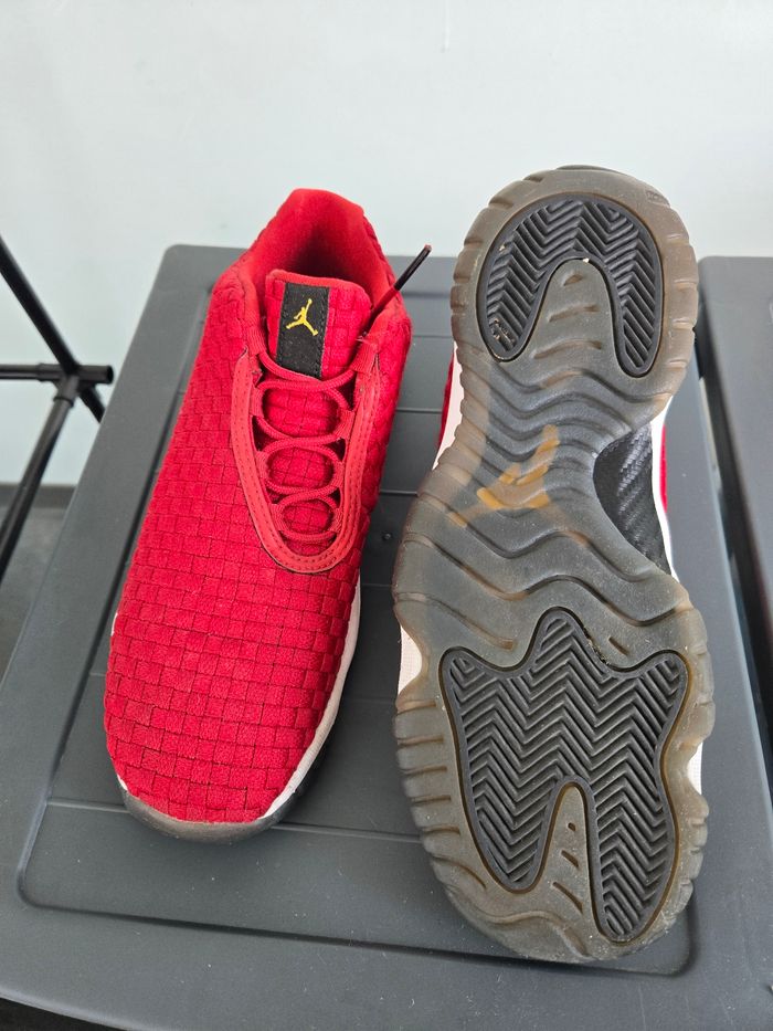 Jordan Future Low tissu rouge