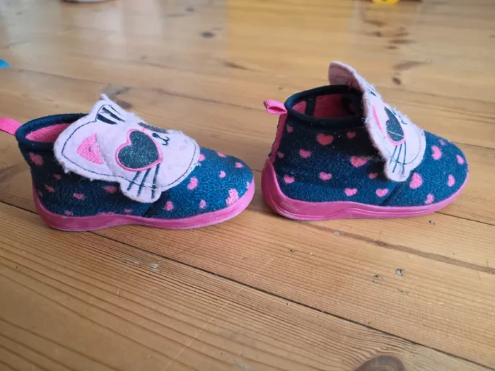 Deux paires de chaussons/chaussure 22 - photo numéro 6