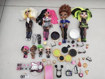 Lot poupées LOL OMG thème musique et accessoires