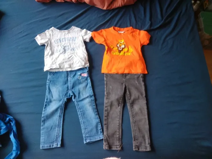 Lot de 2 jeans +2 t shirts