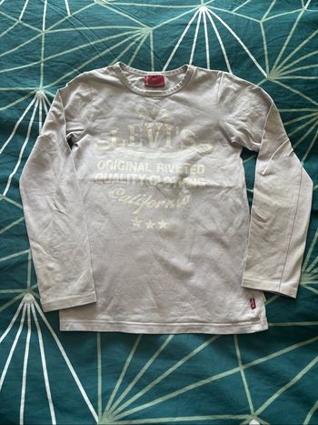T shirt levis