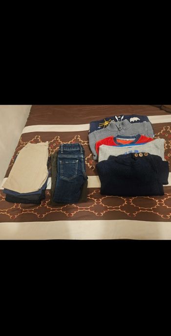 Lot de 14 vêtements 5/6 ans