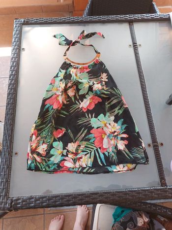 Top dos nu fleuri col bijou laçage cou taille M