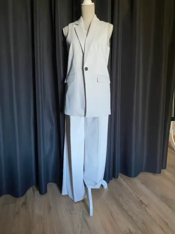 Ensemble Tailleur pantalon avec veste sans manches