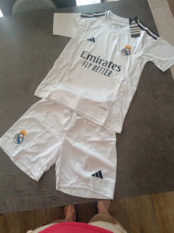 Tenue foot Real Madrid blanc. T.22