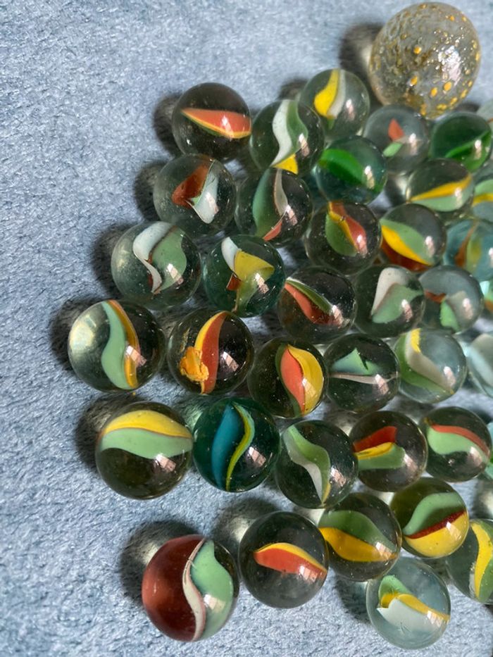 Lot de 80 billes et galots en verre pour jouer. - photo numéro 6