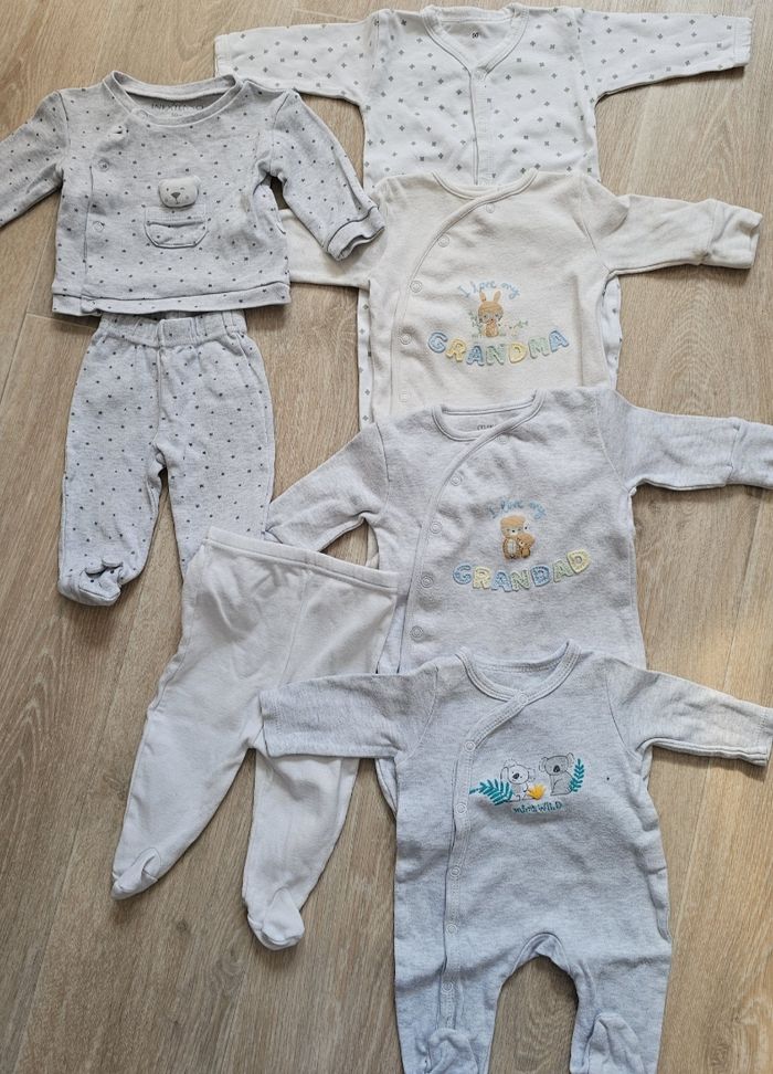 Lots de pyjamas fin taille 1 mois