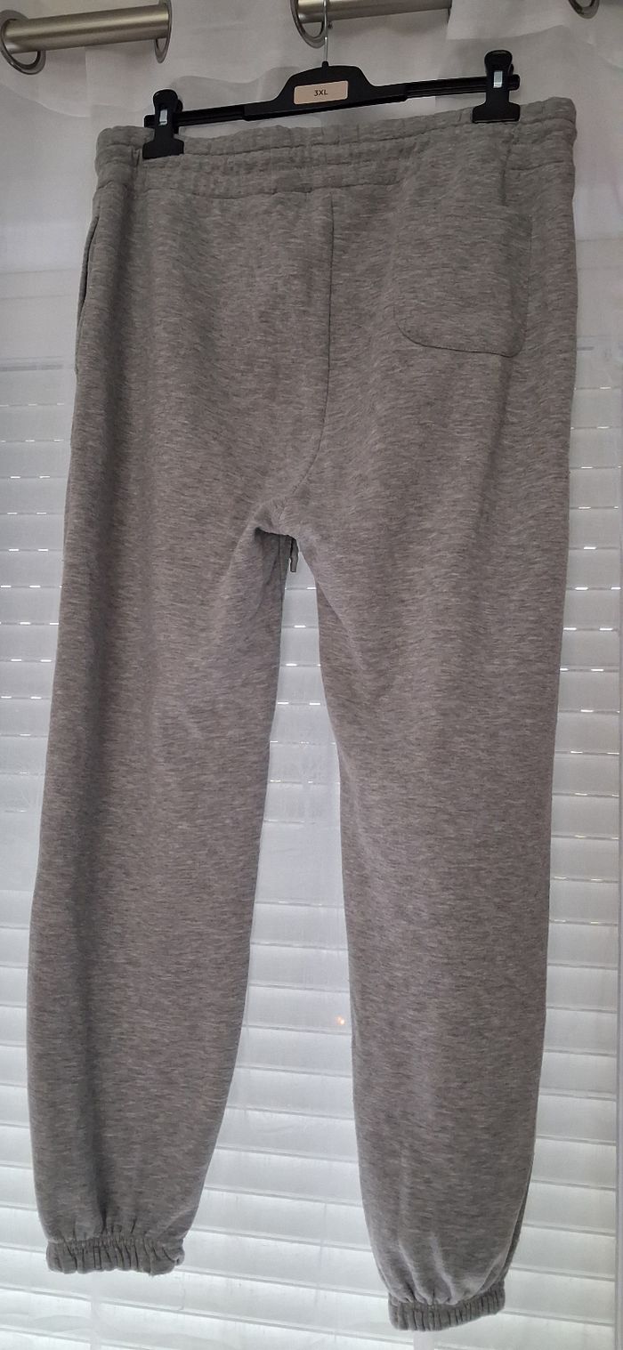 Jogging -L - photo numéro 2