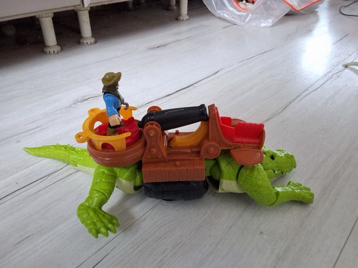 Jouet Mattel crocodile et capitaine crochet 42 cm de long - photo numéro 3