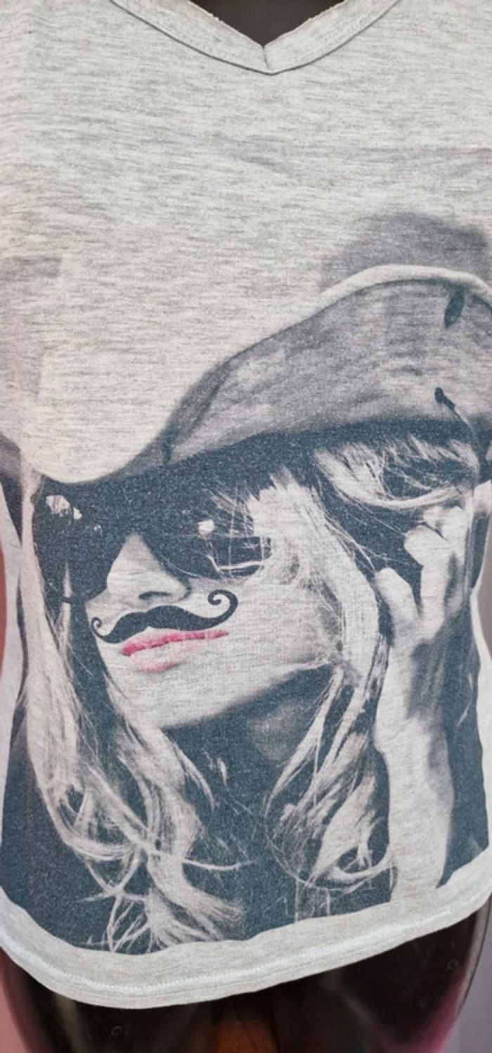 Tee shirt col v - photo numéro 4