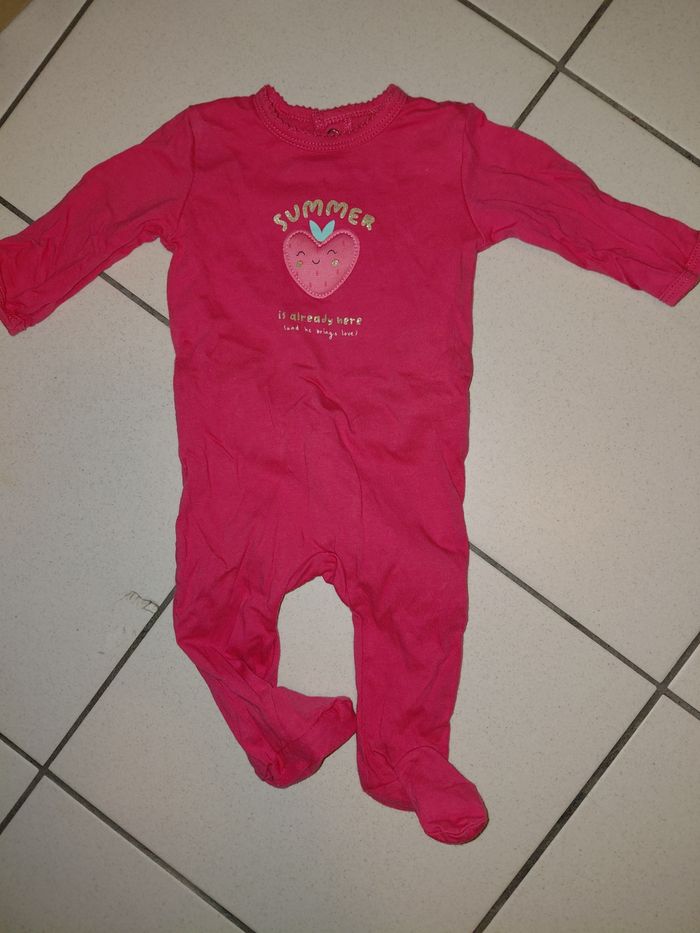 Un lot de pyjama fille 6/9 mois - photo numéro 3