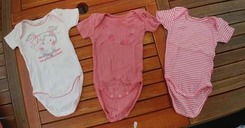 Lot 3 bodys MC 9 mois