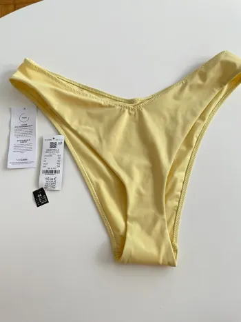 Bas de maillot de bain jaune pale neuf taille 44 Etam