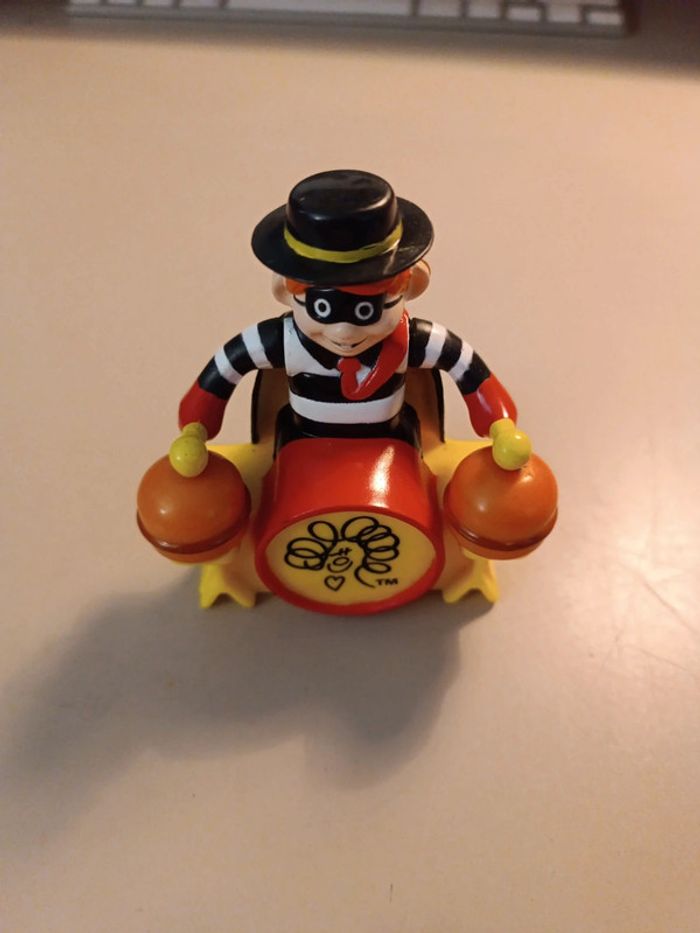 1 figurine hamburglar RARE McDonald's 1993. Hamburglar fait de la batterie sur des hamburgers - photo numéro 7