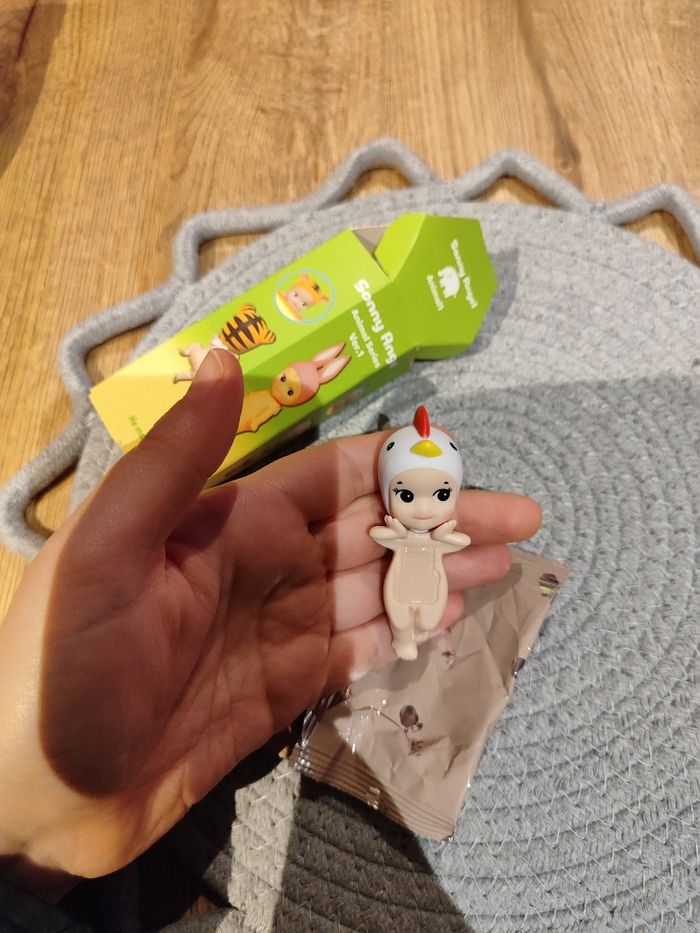 Petite figurine bébé poule - photo numéro 2