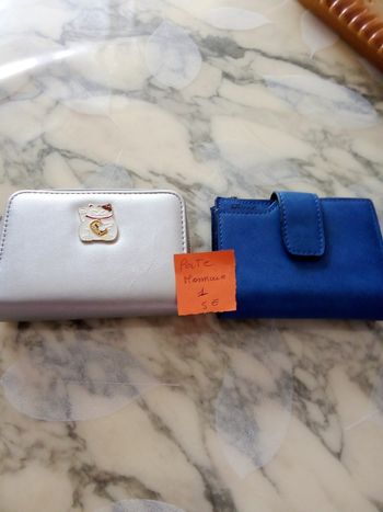 Plusieurs modèles de porte monnaie