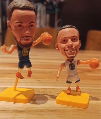 Lot de deux figurines basket NBA neuves Stephen Curry Golden state warriors