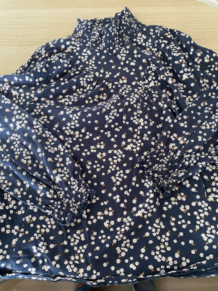 Tee shirt blouse col un peu montant