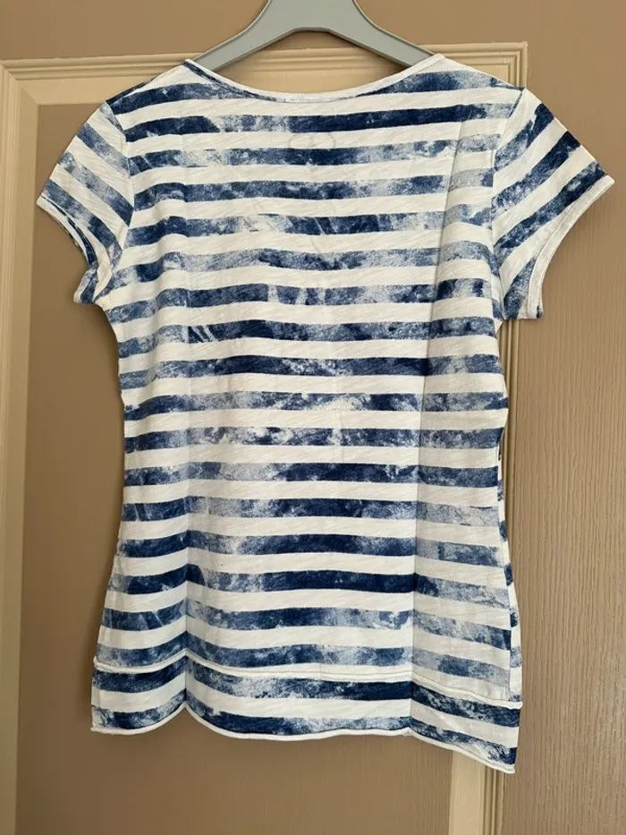 Teeshirt bleu et blanc - photo numéro 2