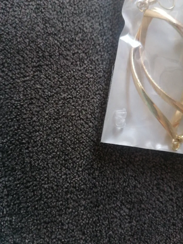 Paire de boucles d'oreilles fantaisie neuves Shein - photo numéro 2