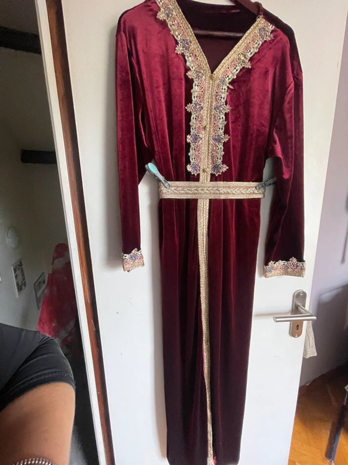 Caftan rouge or