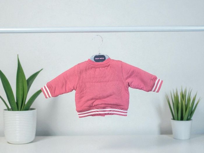 Gilet fourré rose mots d enfants 🌹9m🌹 état impeccable fourrure nickel - photo numéro 2