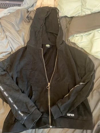 Sweat zippé à capuche noir EMPWR – confortable & stylé