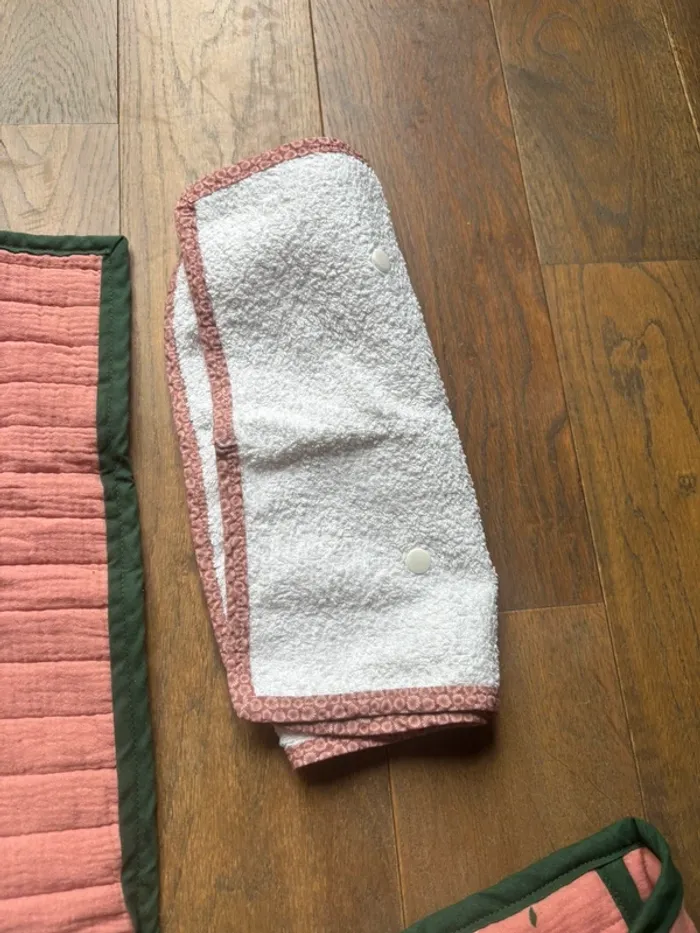 Tapis à langer nomade et serviette de rechange parfait état fait main - photo numéro 4