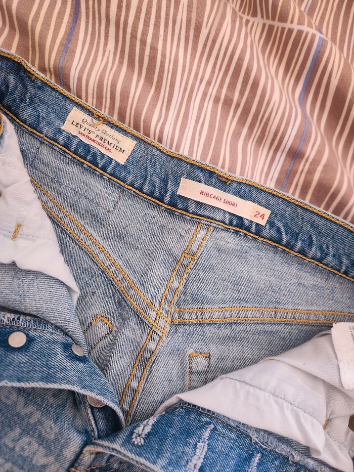 Short Levis comme neuf - photo numéro 7