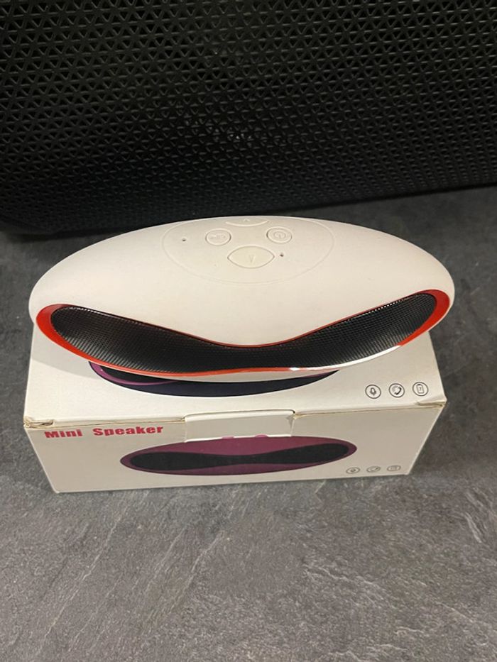 Mini enceinte Bluetooth Forme de Ballon de Rugby Radio mp3 10152 - photo numéro 5