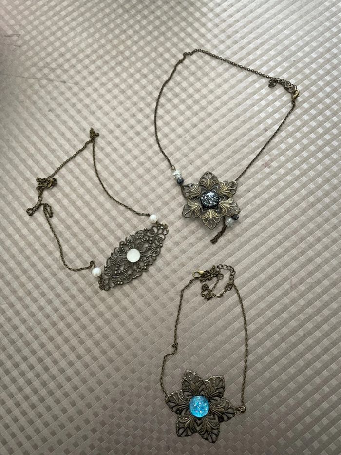 Lot colliers fleur