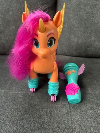 Sunny chante en rollers My Little Pony