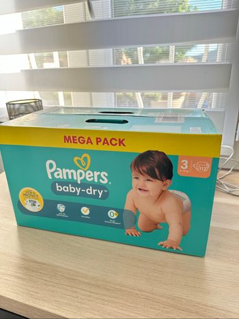 Couche Pampers  taille 3