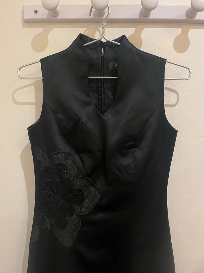 Robe longue maxi noire asymétrique sans manches détails fleur brodé vintage taille S/36 - photo numéro 4