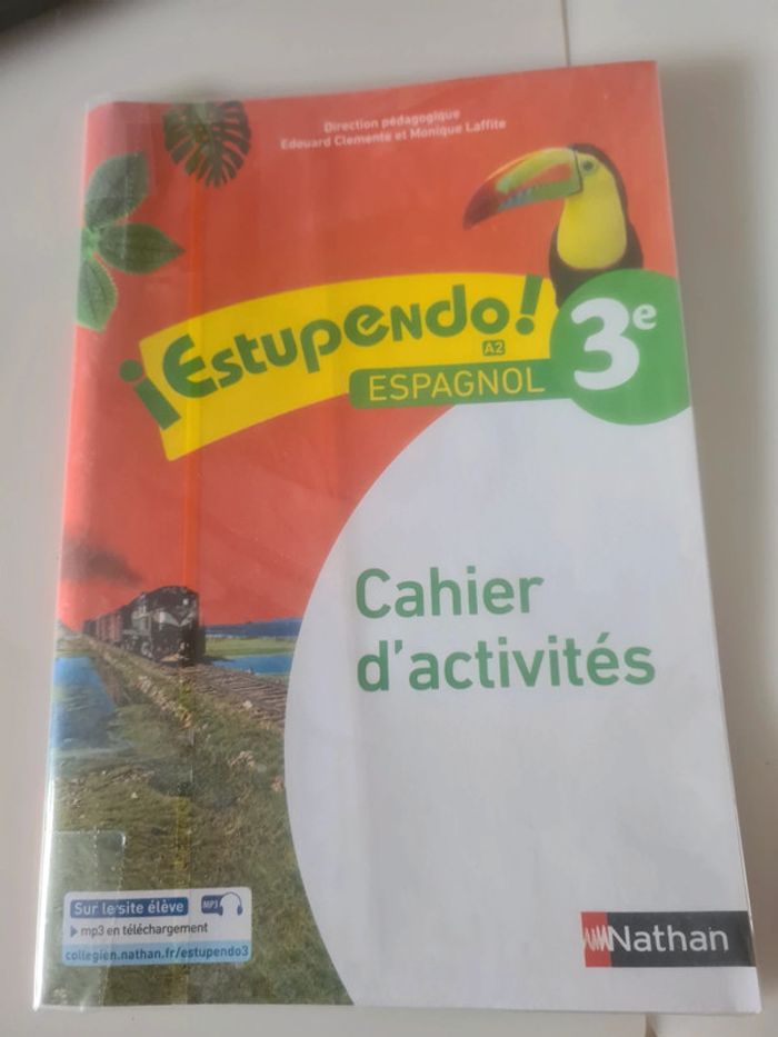 Livre Cahier d'espagnol 3ème Estupendo