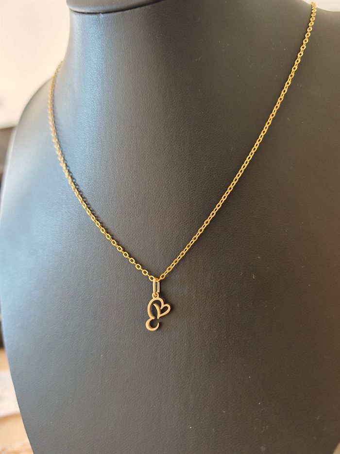Pendentif acier inoxydable Lettre E prêt à offrir - photo numéro 2