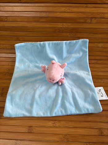 Doudou plat cochon bleu peppa pig 