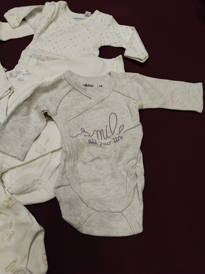 Lot de 7 bodies taille naissance et 1 mois - photo numéro 2