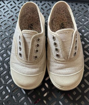Baskets en toile taille 25