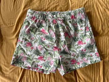 Short fille à fleurs