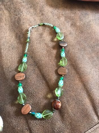 Collier vintage vert et bois