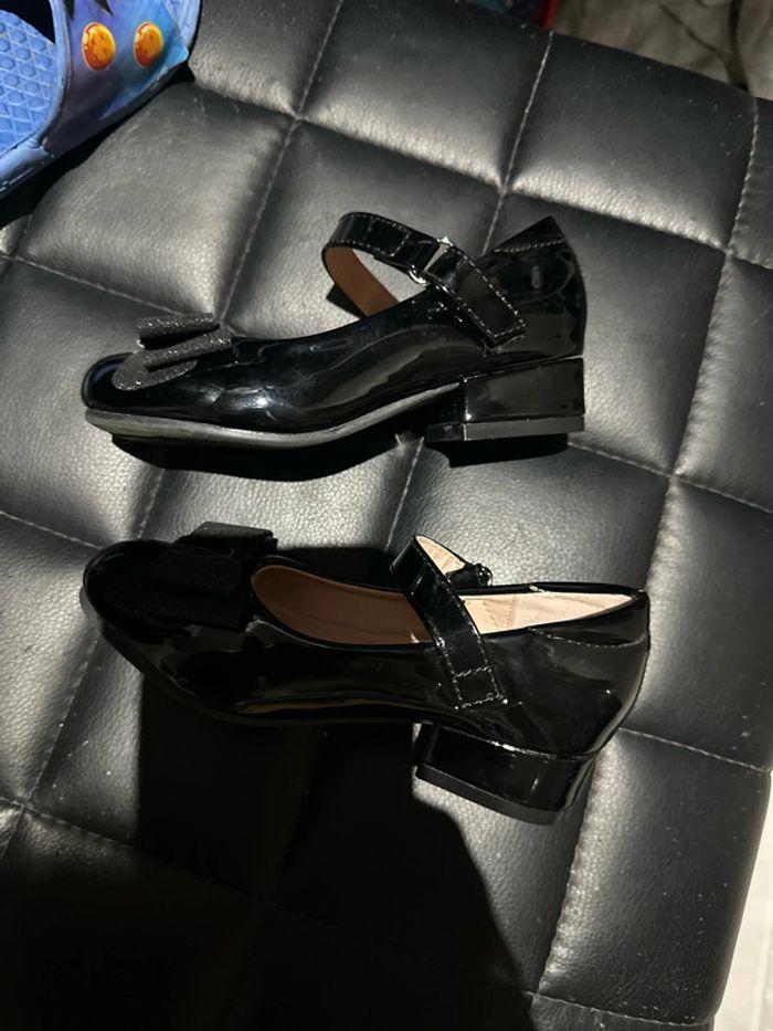 Chaussures de cérémonie avec petits talons - photo numéro 3
