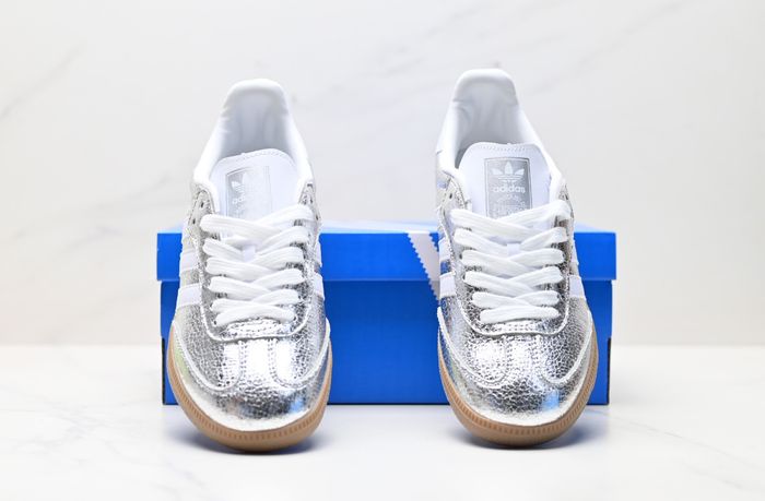 Paire de baskets Adidas Samba full argentée / neuves ! - photo numéro 4