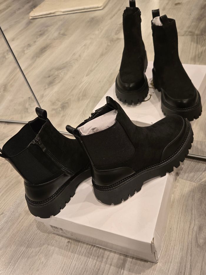 Bottines simi/suédine noires P38/39 C’M neuves