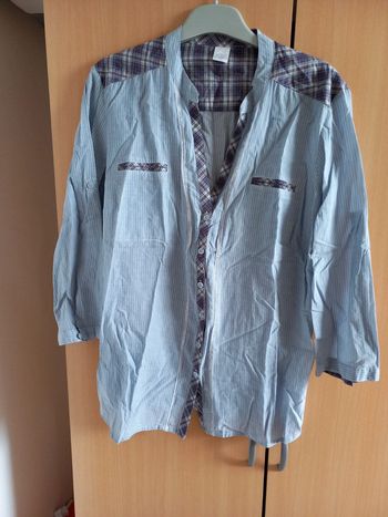 Chemisier bleu finement rayé