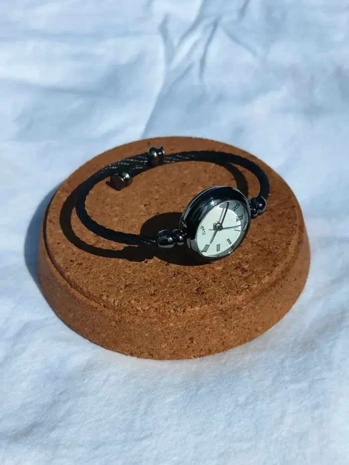 Montre-bracelet noire & blanche, mini vintage - photo numéro 3