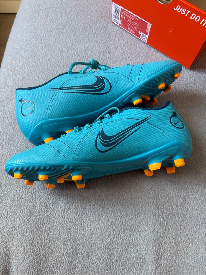 Baskets de football Nike bleues - photo numéro 4