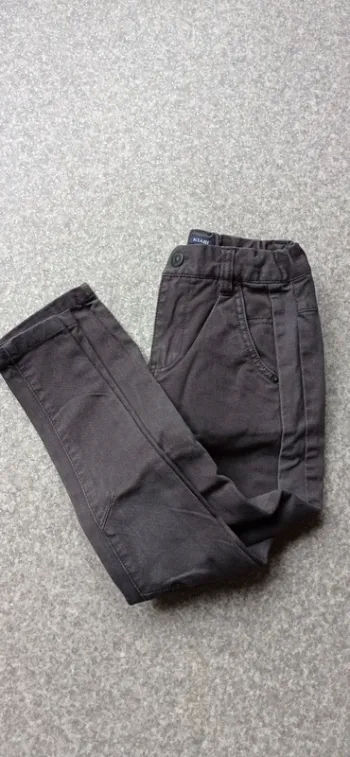 Kiabi jean gris taille 7 ans très bon état