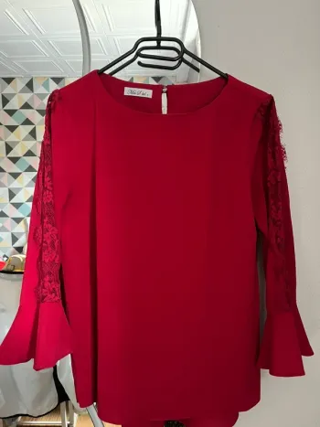Blouse rouge dentelle