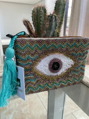 Pochette bohème perles multicolores avec oeil de protection